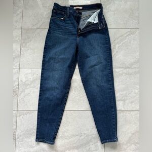 Levi’s Dark Wash High Waisted Mom Jeans PC9-26986-0018